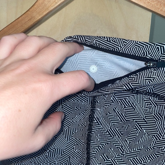 SeaWheeze Lululemon Speed Up Crop 21" - Size 6 - Like new - Picture 12 of 13